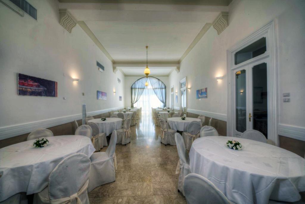 Hotel Vittoria Помпей Екстериор снимка