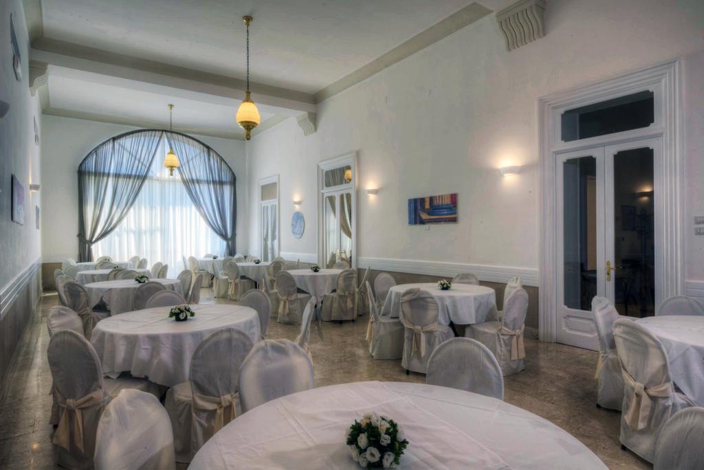 Hotel Vittoria Помпей Екстериор снимка