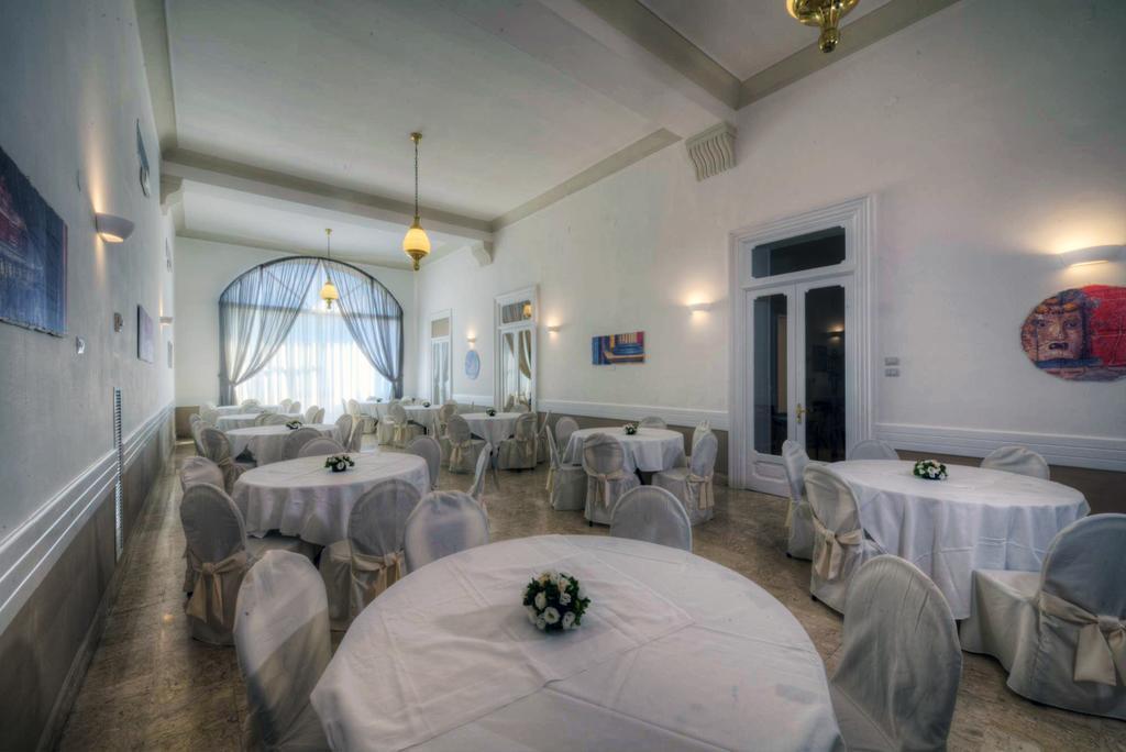 Hotel Vittoria Помпей Екстериор снимка